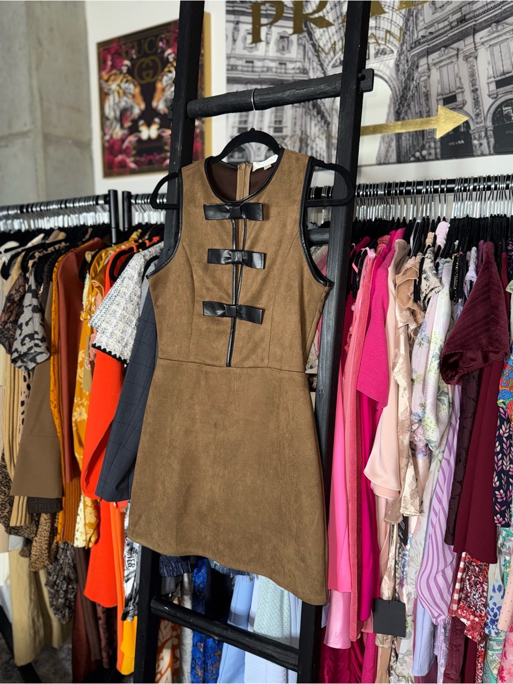 Flat White Faux Suede Bow Trim Sleeveless Mini Dress Brown Womens Small EUC - Picture 8 of 14